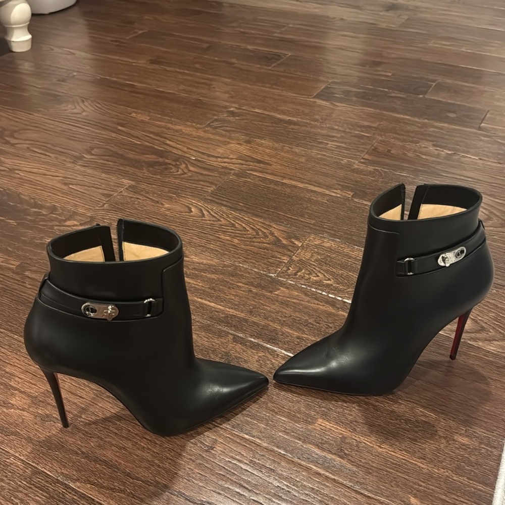 Christian Louboutin Lock So Kate Booty 100 Black Leather Ankle Heel Bootie 40